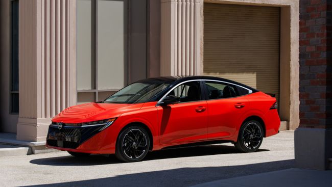 Edmunds puts sedans Nissan Sentra and Toyota Corolla to the test