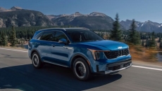 Edmunds three-row hybrid SUV test: Kia Sorento vs Toyota Highlander