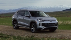 Edmunds small SUV comparison: New Volkswagen Tiguan vs. Honda CR-V