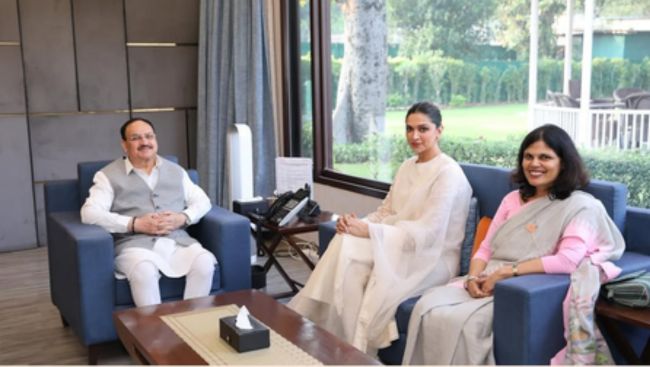 Ranveer Singh cheers for Deepika Padukone as she becomes first Mental Health Ambassador