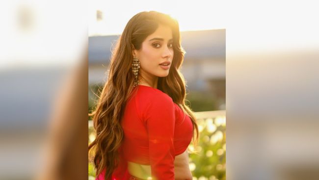 Janhvi Kapoor reads a poem written by her for mother Sridevi