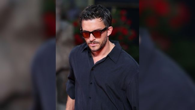 ‘Bridgerton’ star Jonathan Bailey says he is available in dating market