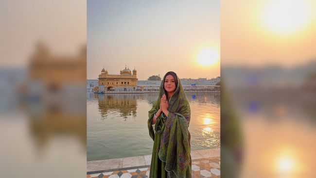 Shehnaaz Gill offers prayers at the Golden Temple ahead of 'Ikk Kudi' release