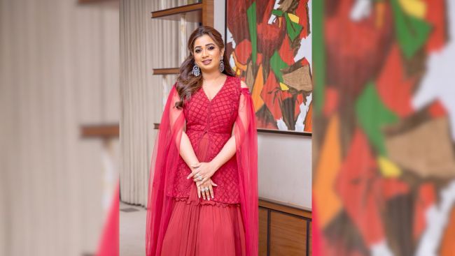 Shreya Ghoshal becomes India’s 1st female artiste in 3 decades to launch live album