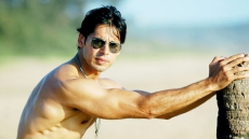 I Love Playing Football: Dino Morea