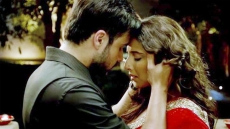 'Hamari Adhuri Kahani' - Old-fashioned Tragic Saga