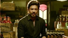 'Aa Raha Hai Raees': Watch SRK announces the trailer release date
