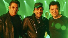 This Salman Khan, Dharmendra Picture Hints A Reunion. Twitter Thinks So