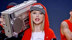 Taylor Swift wants to gift rap songs to friends