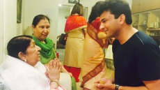 Vikas Khanna takes Lata's blessings for 'MasterChef India'