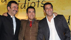 Aamir Khan Feels Like a 'Waiter' Next to Salman. Oops, Make That 'Nobody'
