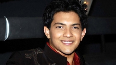 Ashoke Pandit slams Aditya Narayan for misbehaving with Indigo staff