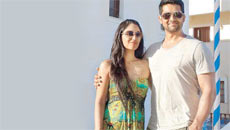 Aftab And Wife Match Suits At IIFA