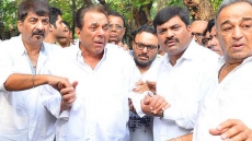 Bollywood Mourns At Funeral Of Abhay Deol's Father