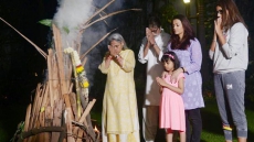 Amitabh Bachchan With Aaradhya, Priyanka Chopra And Other Celebrities Wish Fans On Holi