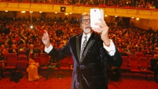 'Selfie Craze Making Indian Teenagers Insensitive'