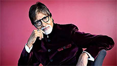 Amitabh Bachchan Obliges Selfie Seekers In Glasgow