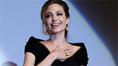 Angelina Jolie Removes Ovaries, Fallopian Tubes Over Cancer Fear