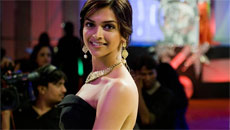 Deepika Padukone Asks A Media Person, 'Aaja Baith Ja', Fans Think It's Ranveer Singh's Influence