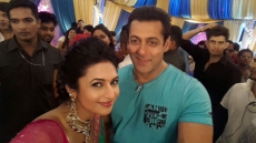 Salman Shakes A Leg With 'Ye Hai Mohabbatein' Stars