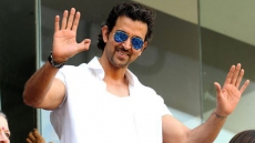Hrithik Roshan Buys N95 Masks For BMC workers