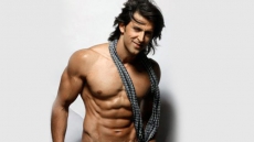 Modi lauds Hrithik for joining Clean India drive