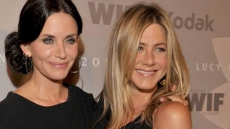 Jennifer Aniston throws bachelorette party for Courteney Cox