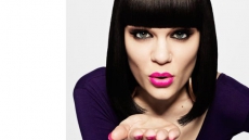 Jessie J photoshops cellulite marks