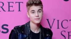 Bieber swaps 'bad influence' for cookbooks