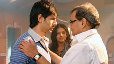 Why is Kartik Tiwari away from 'Kaanchi' promotions?