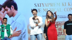 Kartik, Kiara enact iconic dialogue from 'Satyaprem Ki Katha' at concert