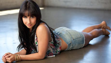 Lauren wows with 'babydoll' act