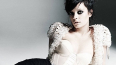 Lily Allen launches range of fake nails