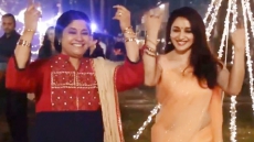 Watch: Madhuri Dixit & Renuka Shahane Dancing On Lo Chali Main Will Give You Major '90s Nostalgia