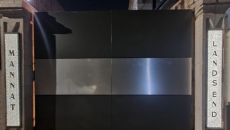 SRK's Mumbai bungalow Mannat gets a diamond-studded nameplate