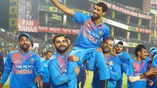 Bollywood Celebs Wish Ashish Nehra The Best For Future