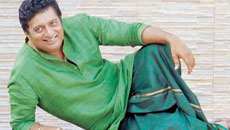 Kannada Actor Prakash Raj Meets Kejriwal