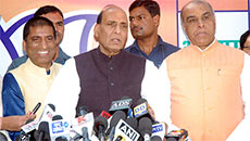 Jagadambika Pal, Raju Srivastava join BJP