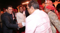 Salman, J.J. Valaya Attend Wedding Of Billionaire Binod Chaudhary's Son