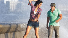 Salman Khan Takes Metro Ride Amid Aarey Protests