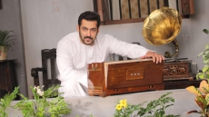 Pic: Salman Khan Recreates Kishore Kumar's 'Padosan' Look In Bigg Boss Promo