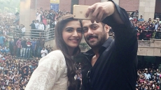 Salman, Sonam Go On Selfie Spree In Noida