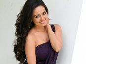 I am very much alive and acting: Sana Khan