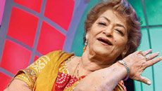 Saroj Khan to choreograph for 'Itna Karo Na Mujhe Pyar'?