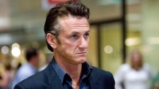 Sean Penn quits smoking for Charlize Theron