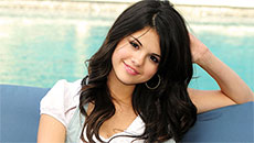 Selena Gomez feels lucky to have Aniston as a friend