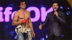 When Sonu stripped on stage at SRK's behest
