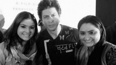 Shah Rukh Khan Poses With 'Marvellous' Nooran Sisters