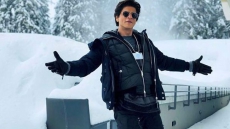 Pic: Shah Rukh Khan Recreates Signature Pose In Davos