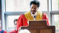 WATCH: SRK Gives 'Bollywood' Style 'Gyan' In Edinburgh